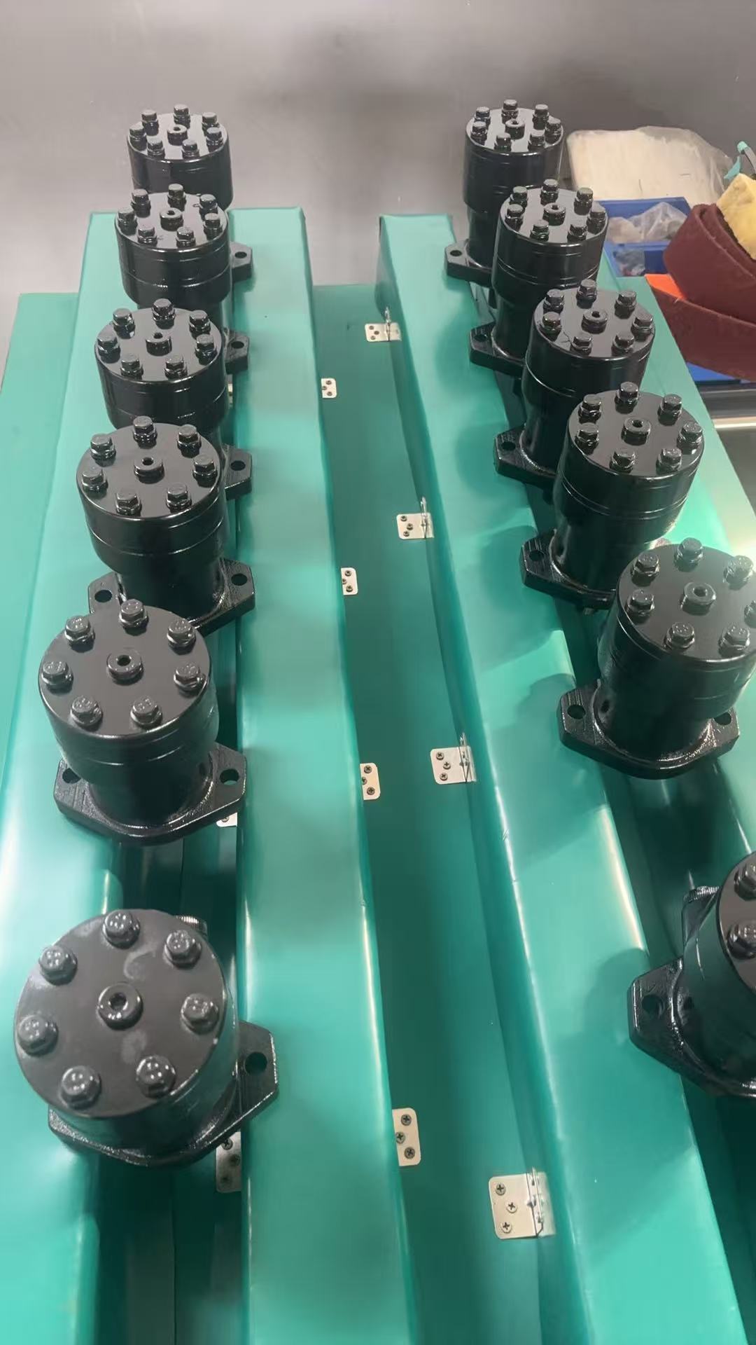 Hoe om 'n soliede kwaliteit verdedigingslyn vir hidrouliese motors te bou? Kyk na ons verfynde produksie